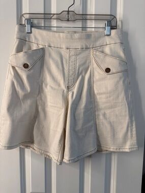Chico’s  Pull-On Short in Cream with Tan Stitching